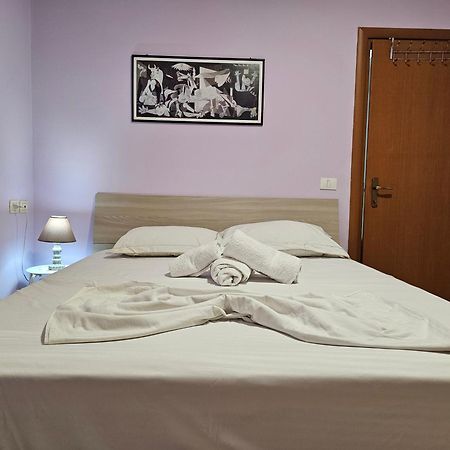 Bral Apartments 8 Two-Bedroom Beachfront Durrës 外观 照片