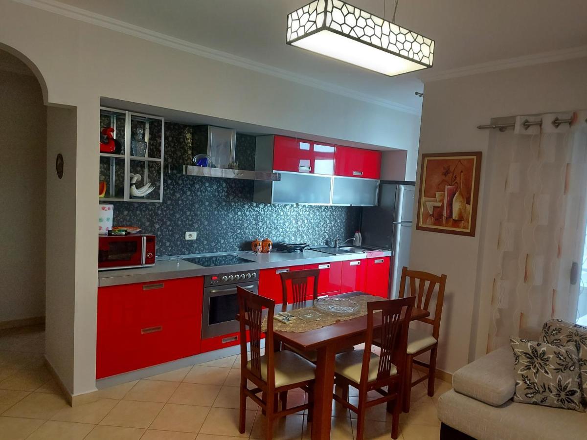 Bral Apartments 8 Two-Bedroom Beachfront Durrës 外观 照片