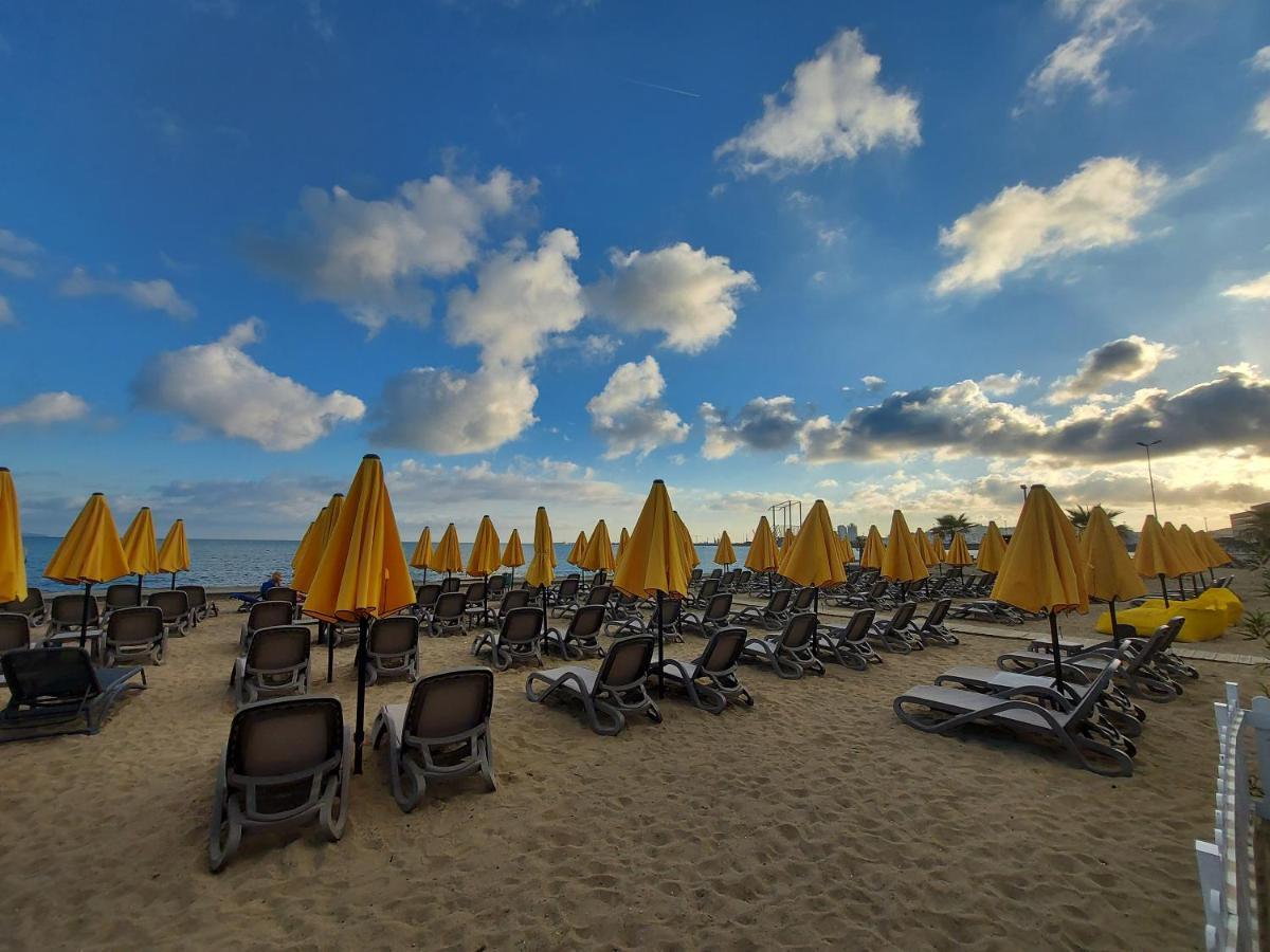 Bral Apartments 8 Two-Bedroom Beachfront Durrës 外观 照片