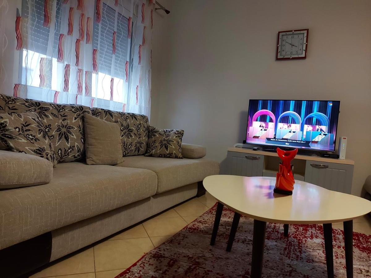 Bral Apartments 8 Two-Bedroom Beachfront Durrës 外观 照片