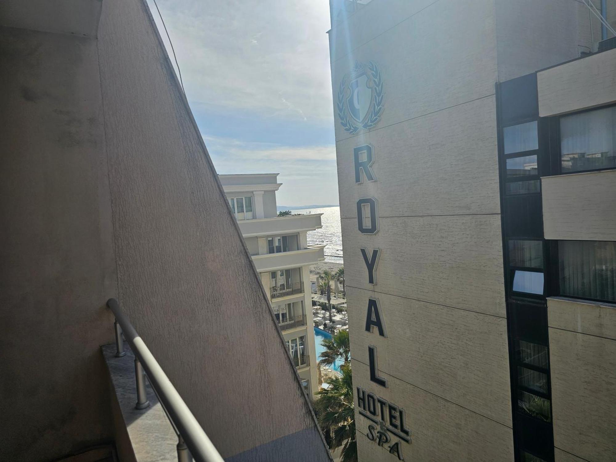 Bral Apartments 8 Two-Bedroom Beachfront Durrës 外观 照片