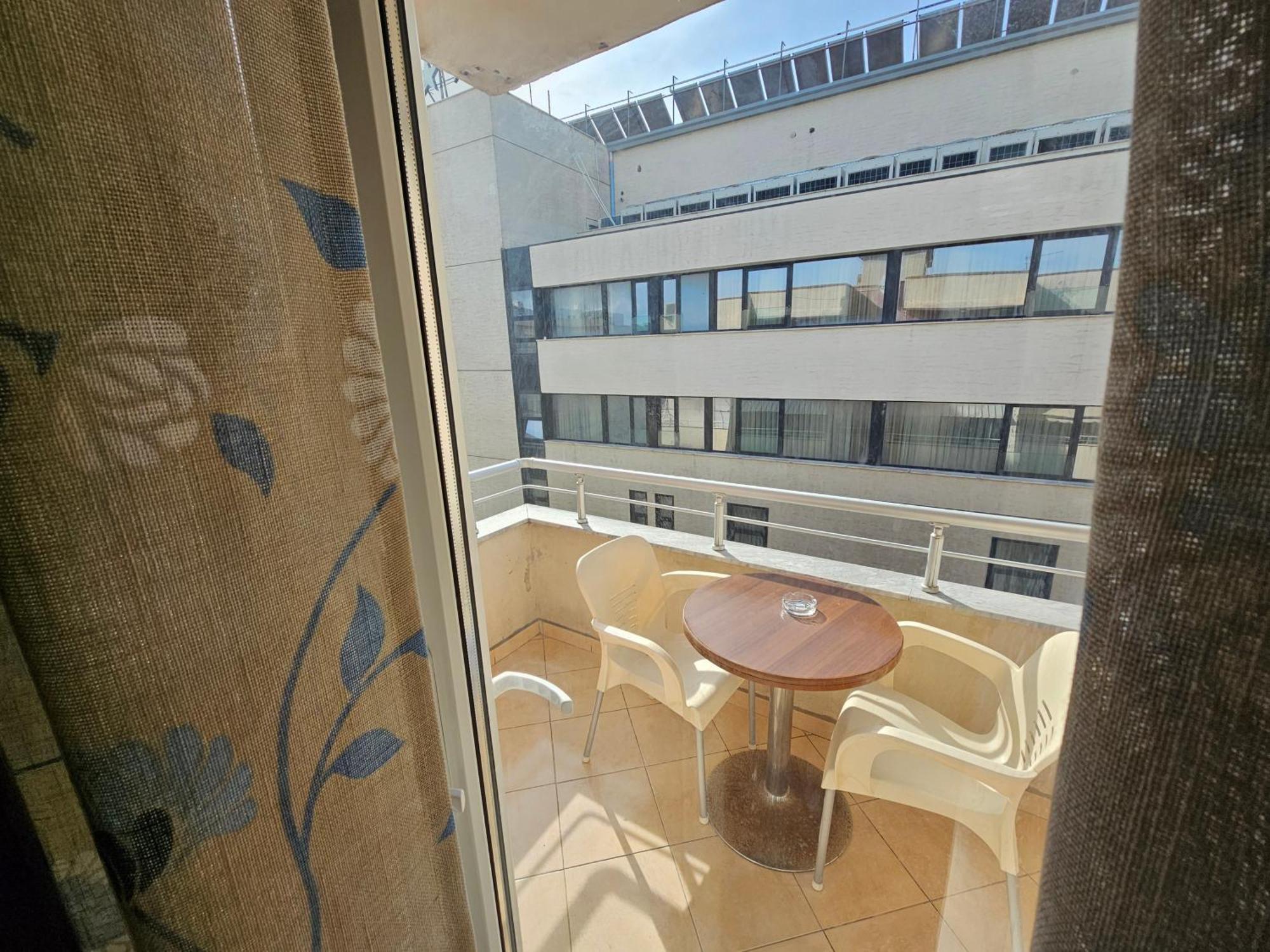 Bral Apartments 8 Two-Bedroom Beachfront Durrës 外观 照片